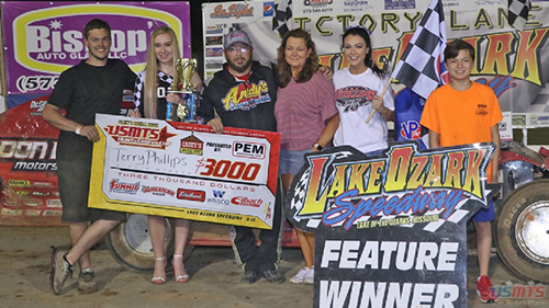 Terry Phillips Fends Off Ramirez for USMTS Truimph at Lake Ozark Speedway